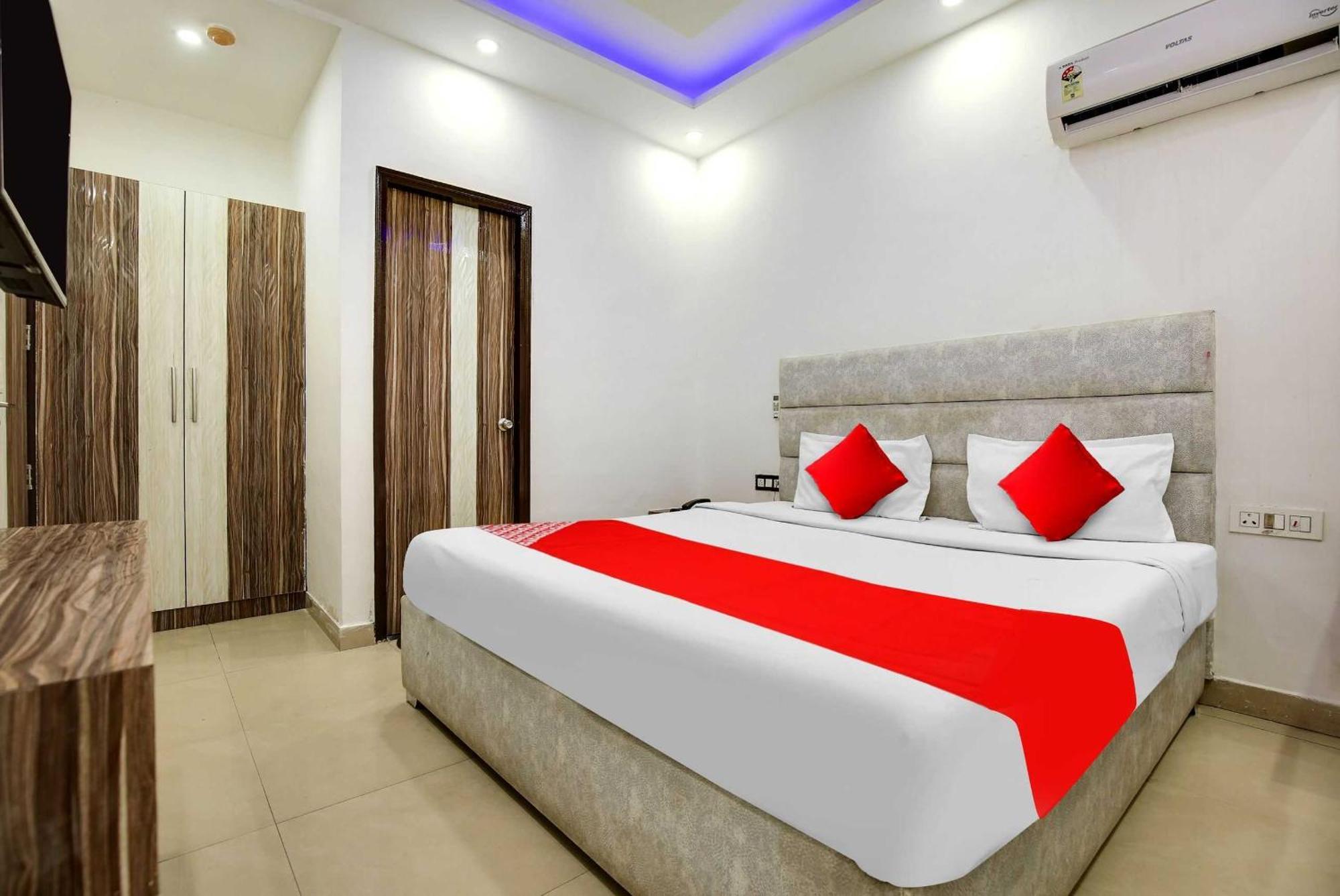 Hotel O Av Continental Zirakpur 외부 사진