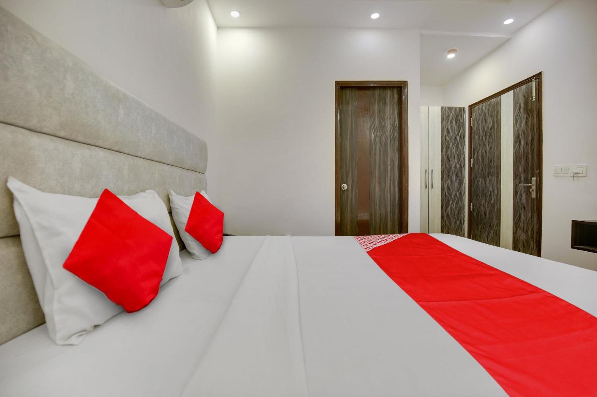 Hotel O Av Continental Zirakpur 외부 사진